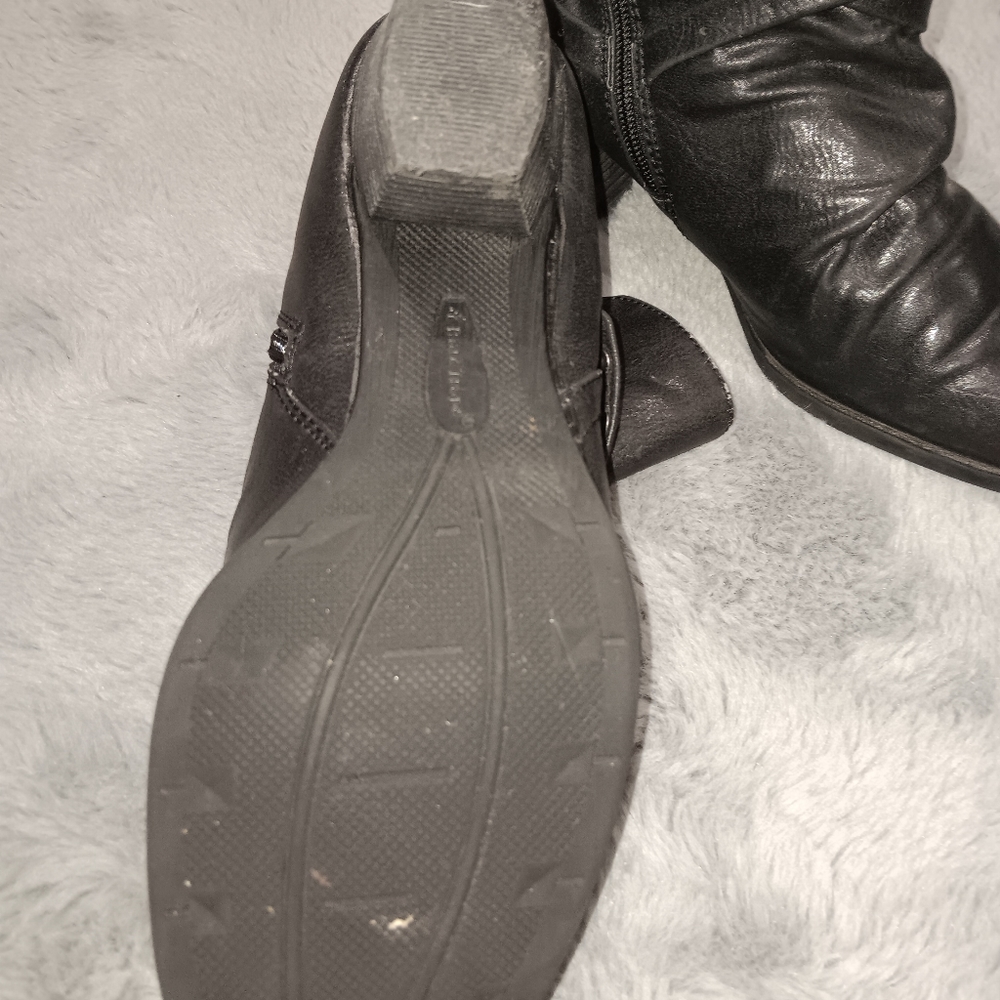 Boots - Picture 3 of 5
